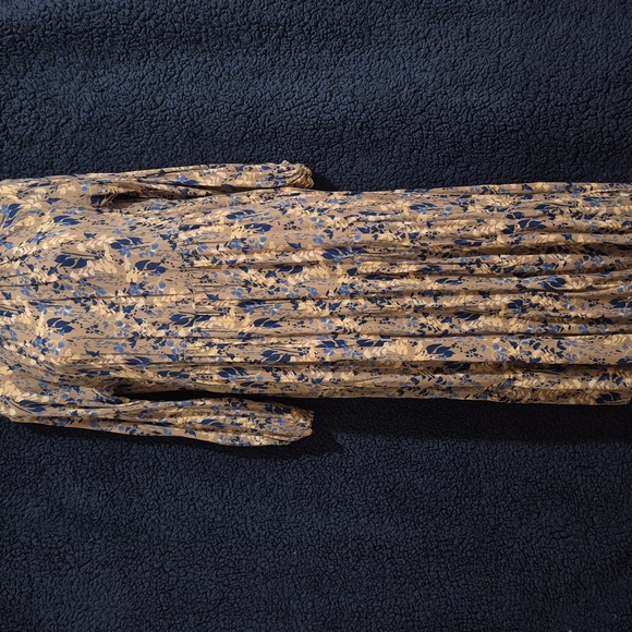 a new day Dresses & Skirts - a new day Blue and Tan Floral Long Sleeve Dress - Small